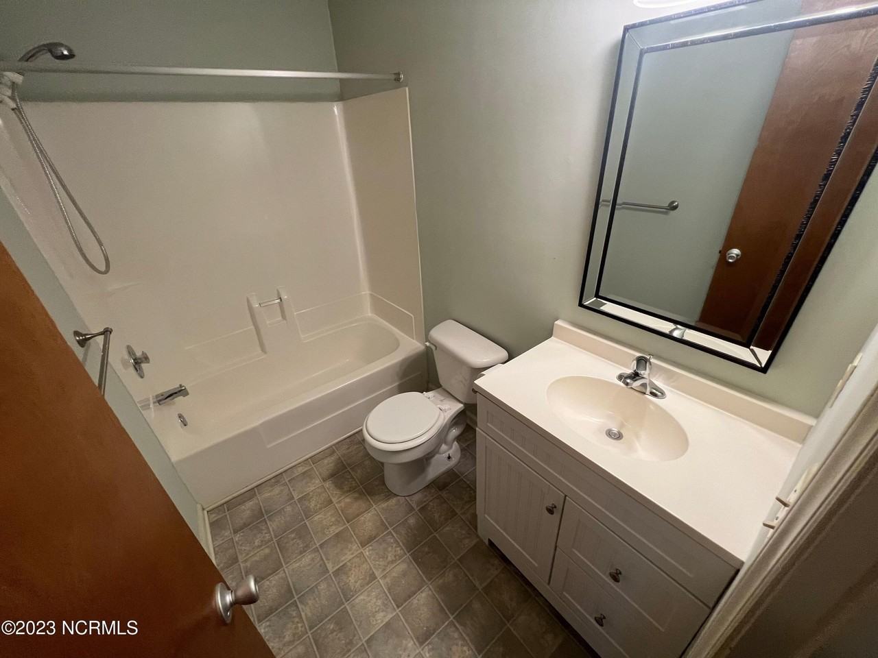 3625 Saint Johns Ct Unit 25b - Photo 7 of 17