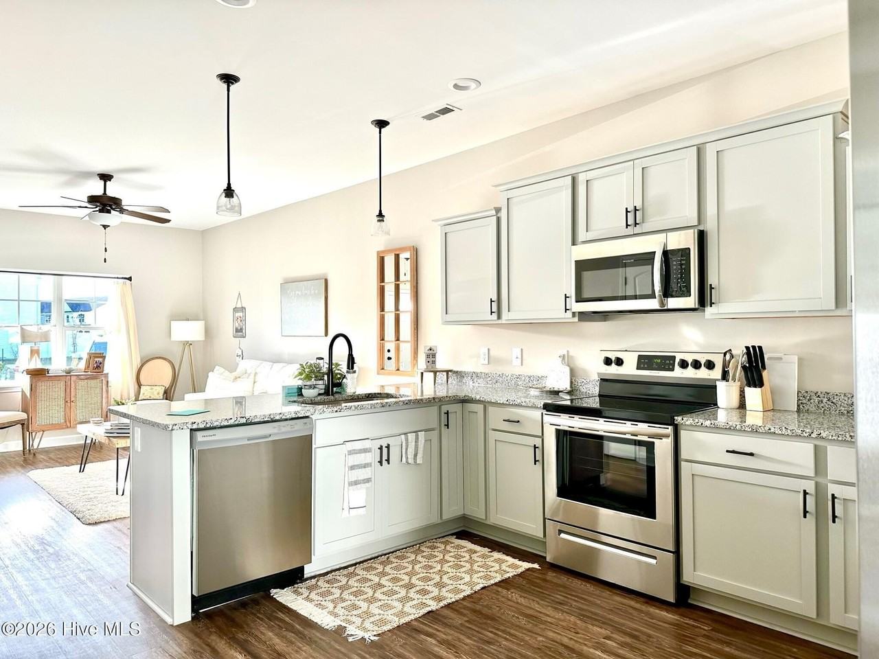 8 Catalina Cir - Photo 2 of 21