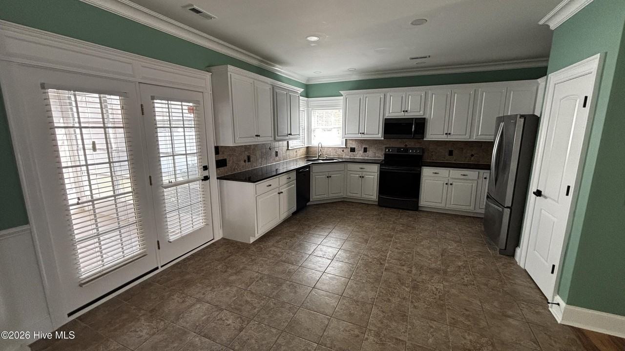 3948 Ashcroft Dr - Photo 6 of 28