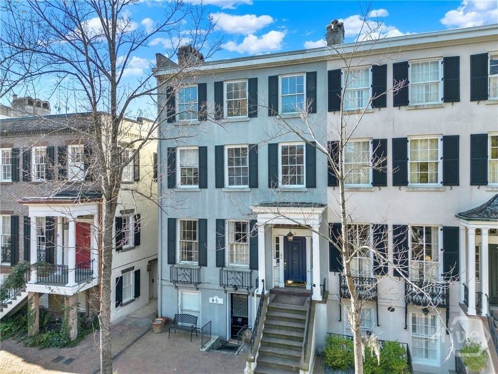 9 E Gordon St Apt 3 - Photo 3 of 45