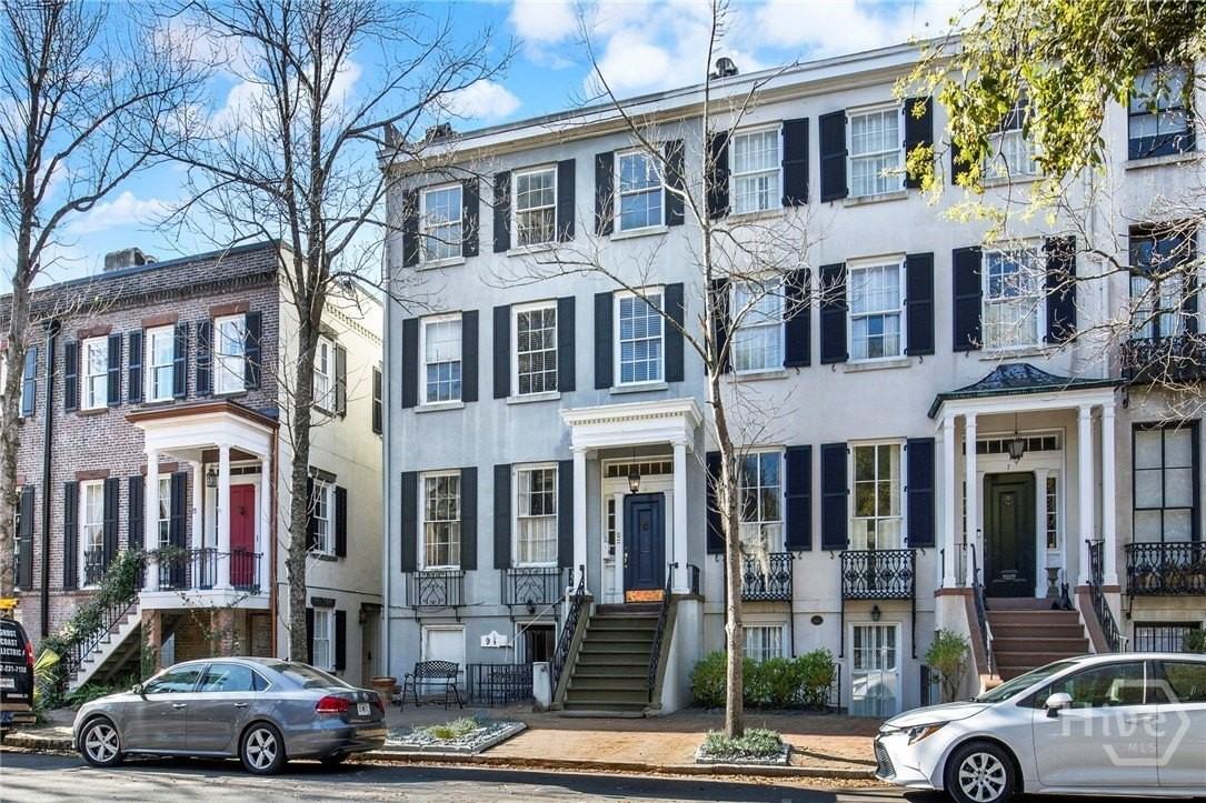 9 E Gordon St Apt 3 - Photo 4 of 45