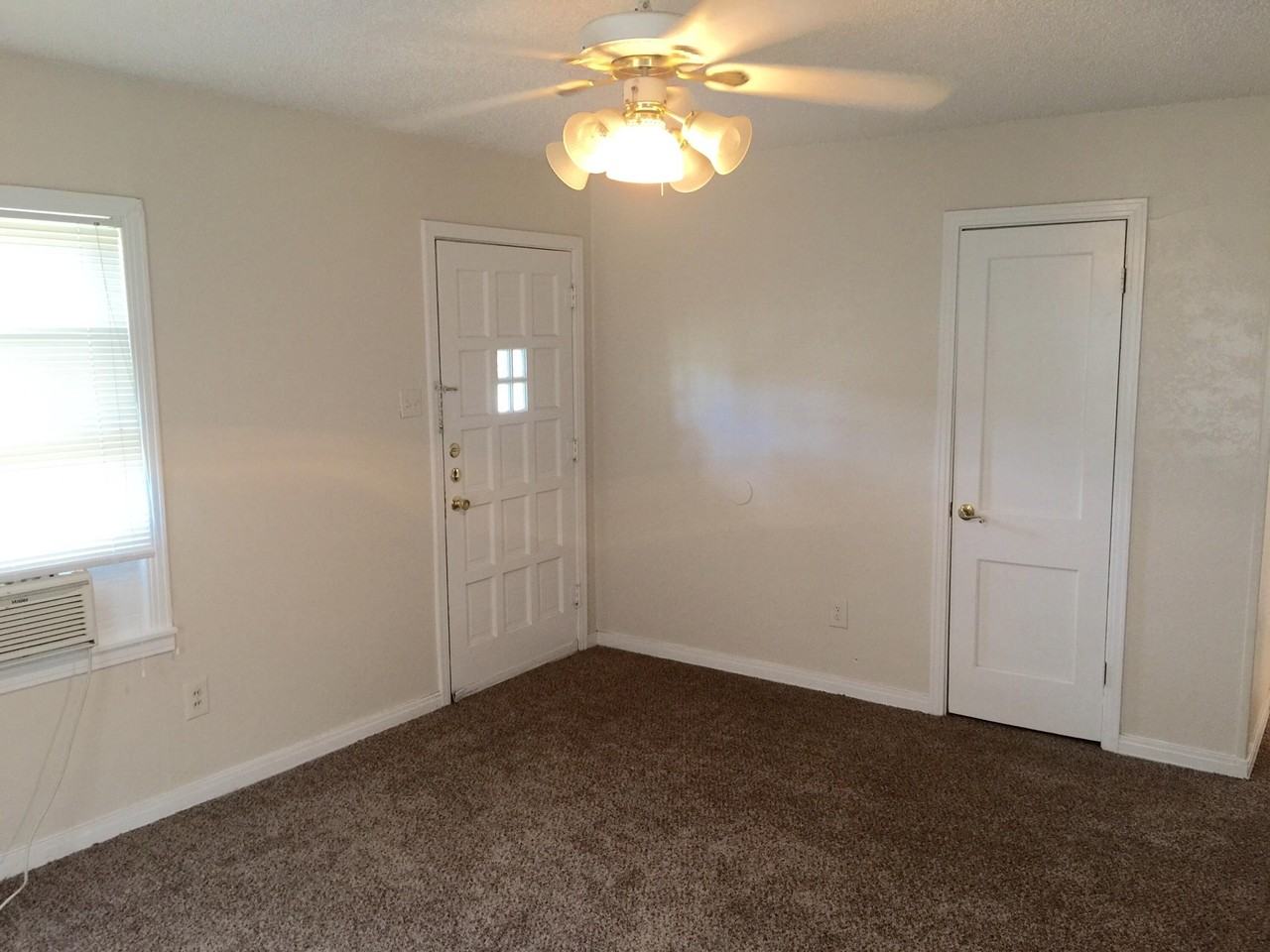 4607 32nd St - Photo 2 of 8