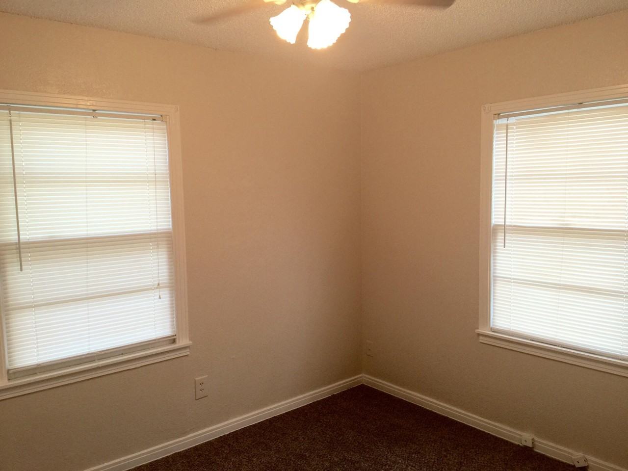 4607 32nd St - Photo 5 of 8