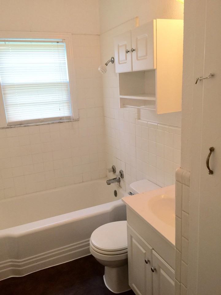 4607 32nd St - Photo 7 of 8