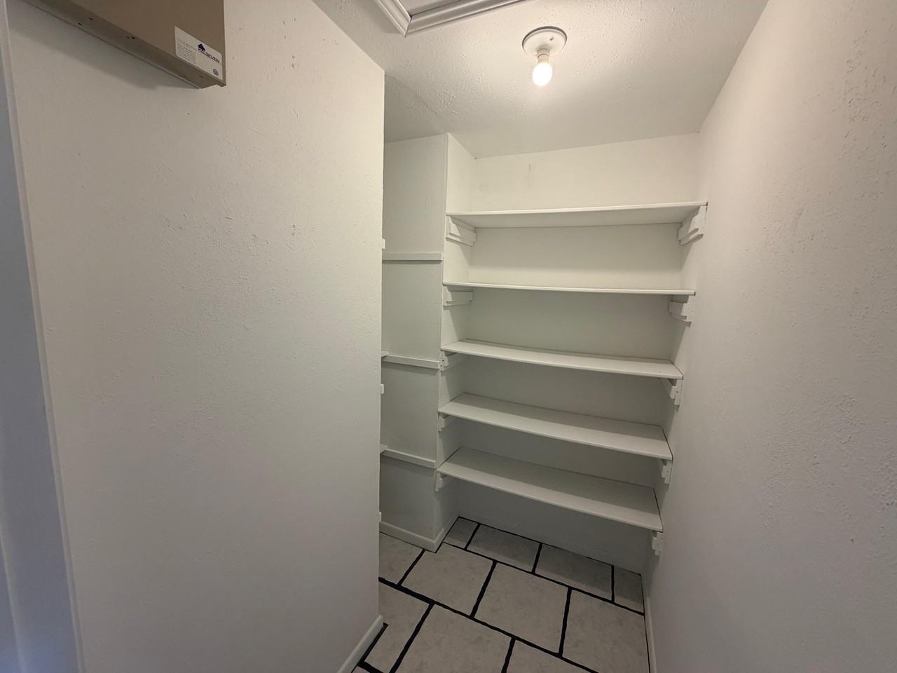 4310 42nd St - Photo 5 of 25