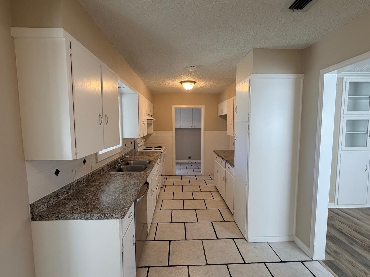 4310 42nd St - Photo 6 of 25