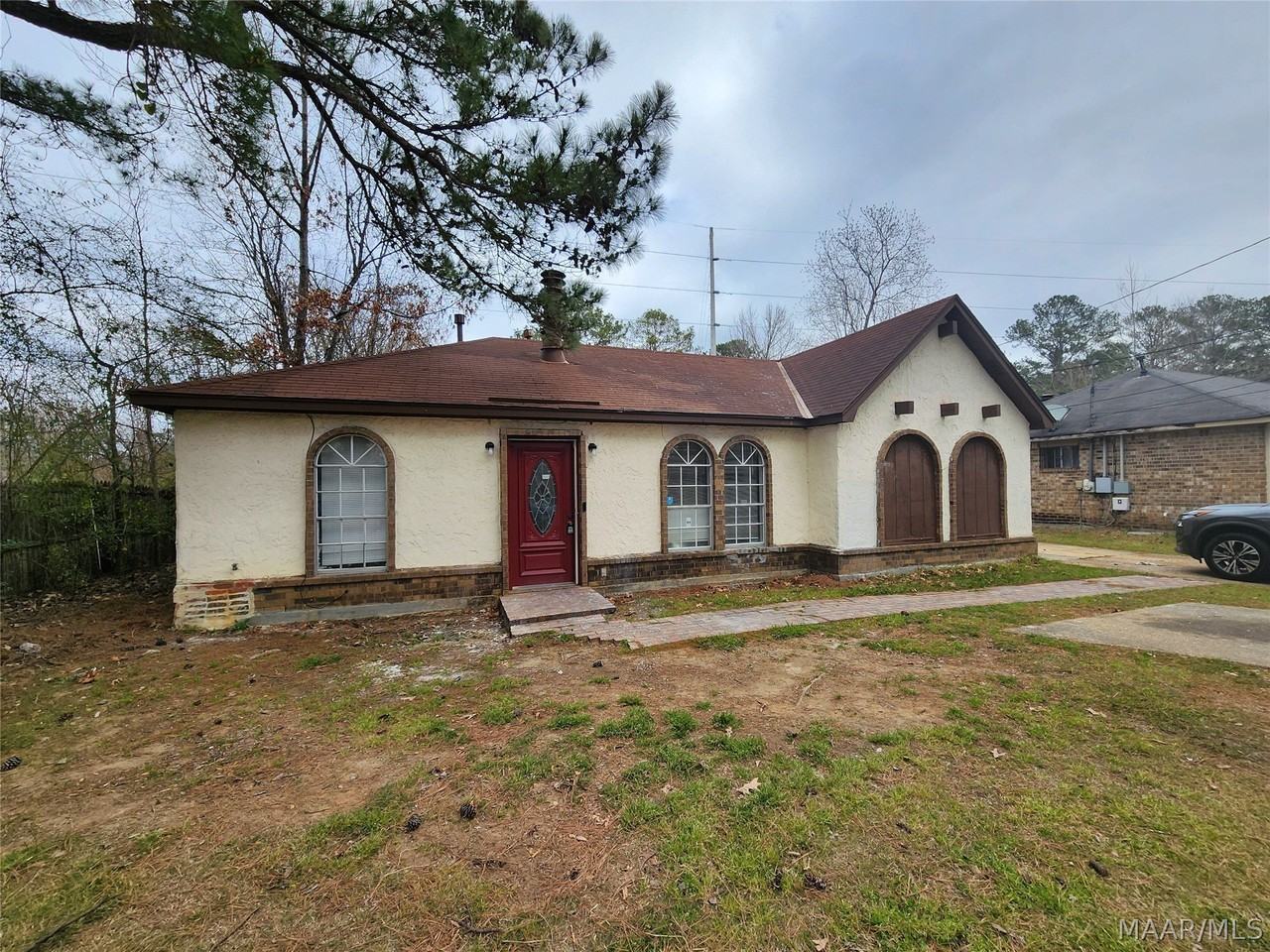 6105 Jennifer Ln - Photo 3 of 15