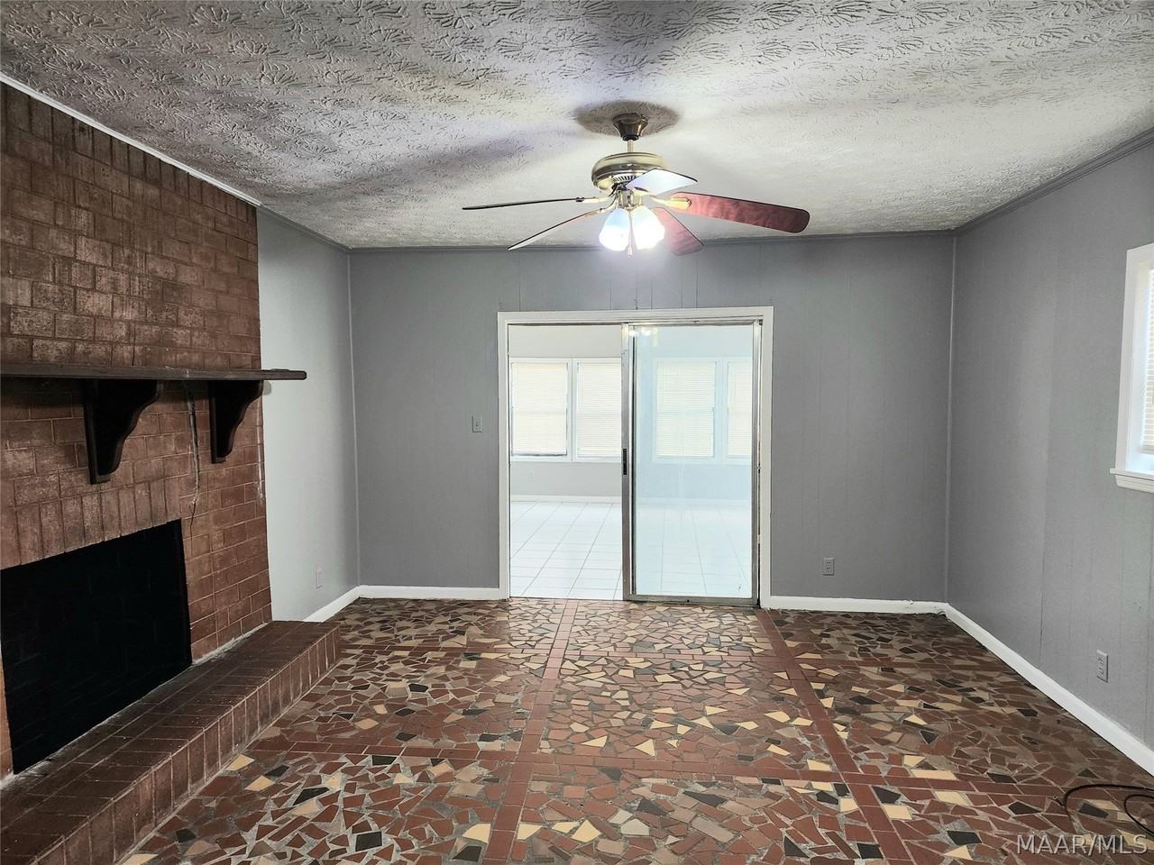 6105 Jennifer Ln - Photo 7 of 15