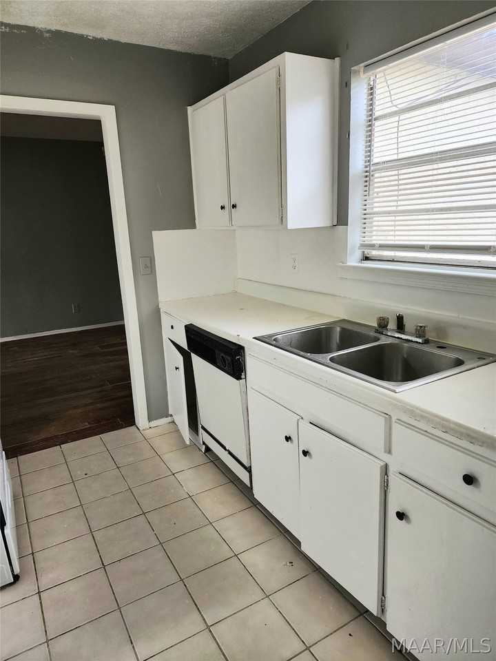 6105 Jennifer Ln - Photo 6 of 16