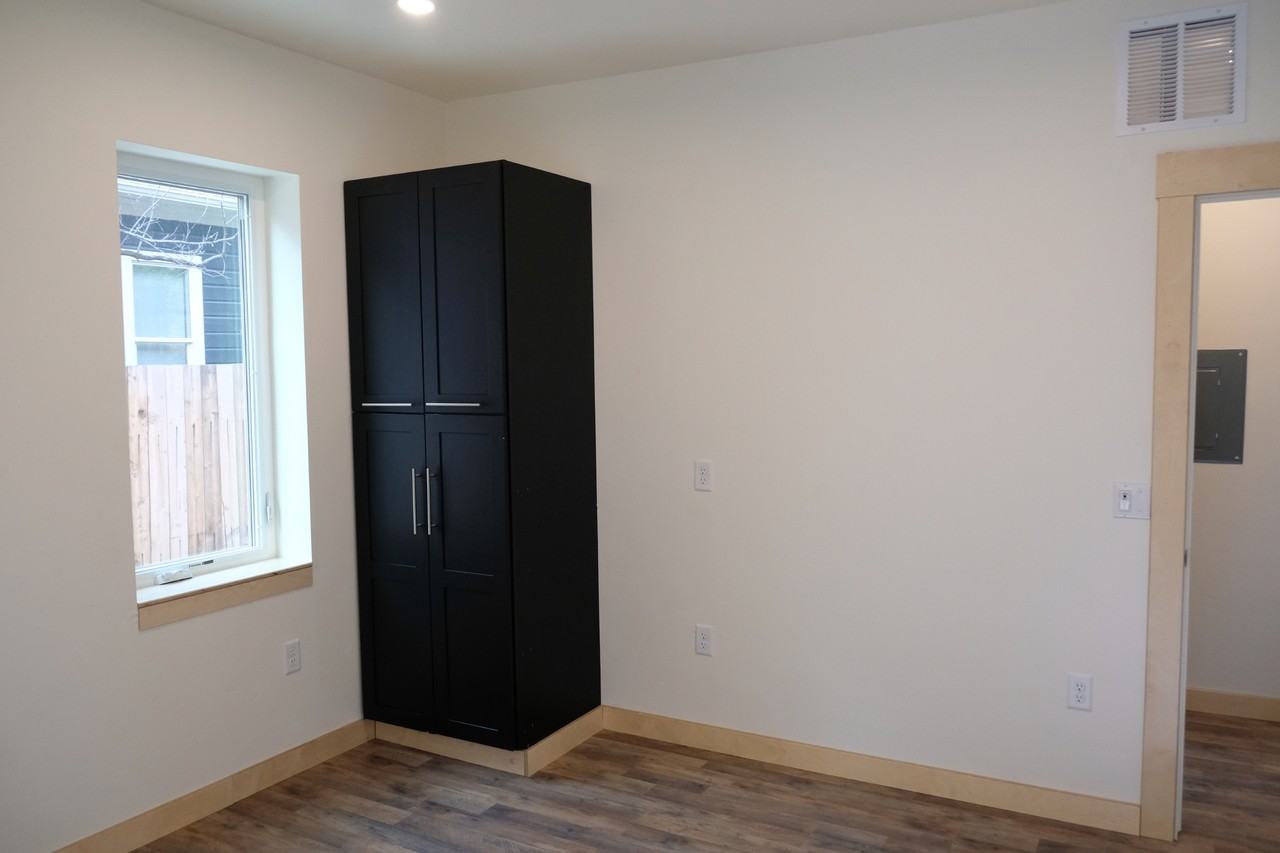 1029 W Pierpont Ave - Photo 6 of 14