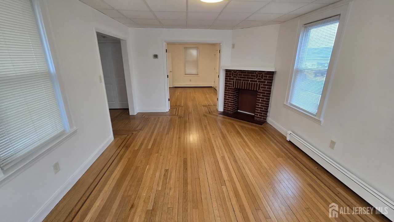 2304 Woodbridge Ave - Photo 3 of 7