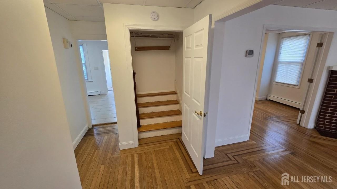 2304 Woodbridge Ave - Photo 4 of 7