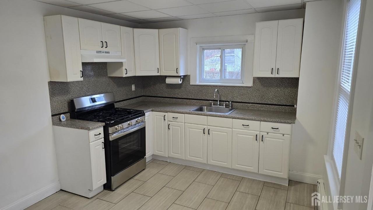 2304 Woodbridge Ave - Photo 5 of 7