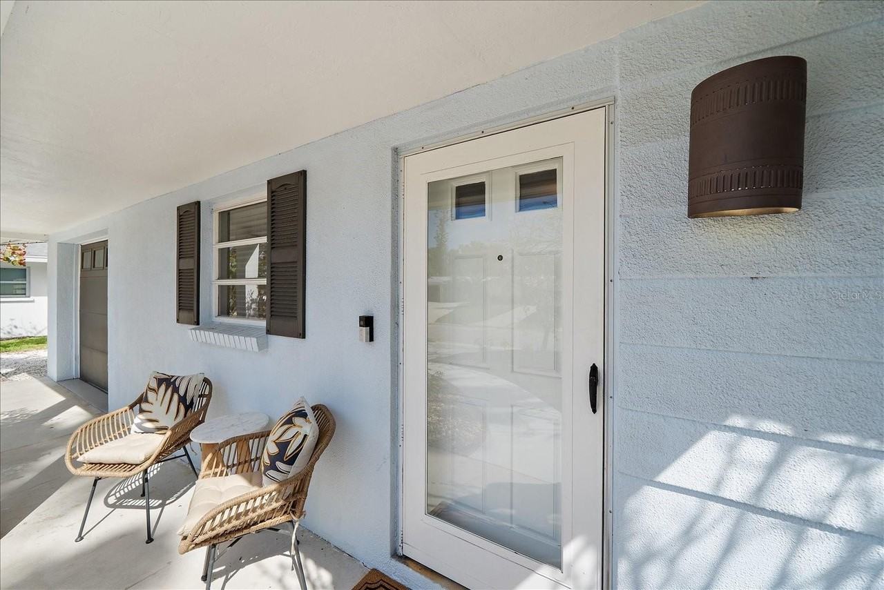 2650 Leafy Ln - Photo 2 of 35