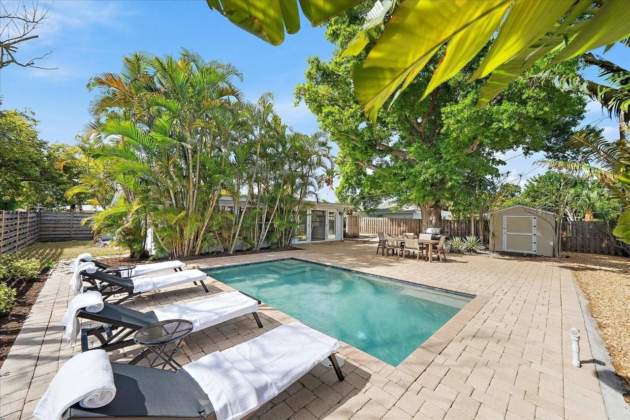 2650 Leafy Ln - Photo 3 of 35