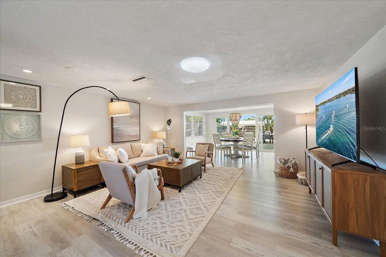 2650 Leafy Ln - Photo 4 of 35