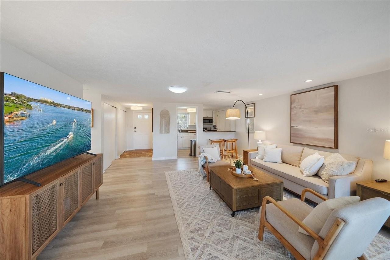 2650 Leafy Ln - Photo 5 of 35