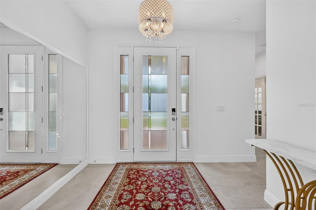 6070 Sierra Crown St - Photo 7 of 50