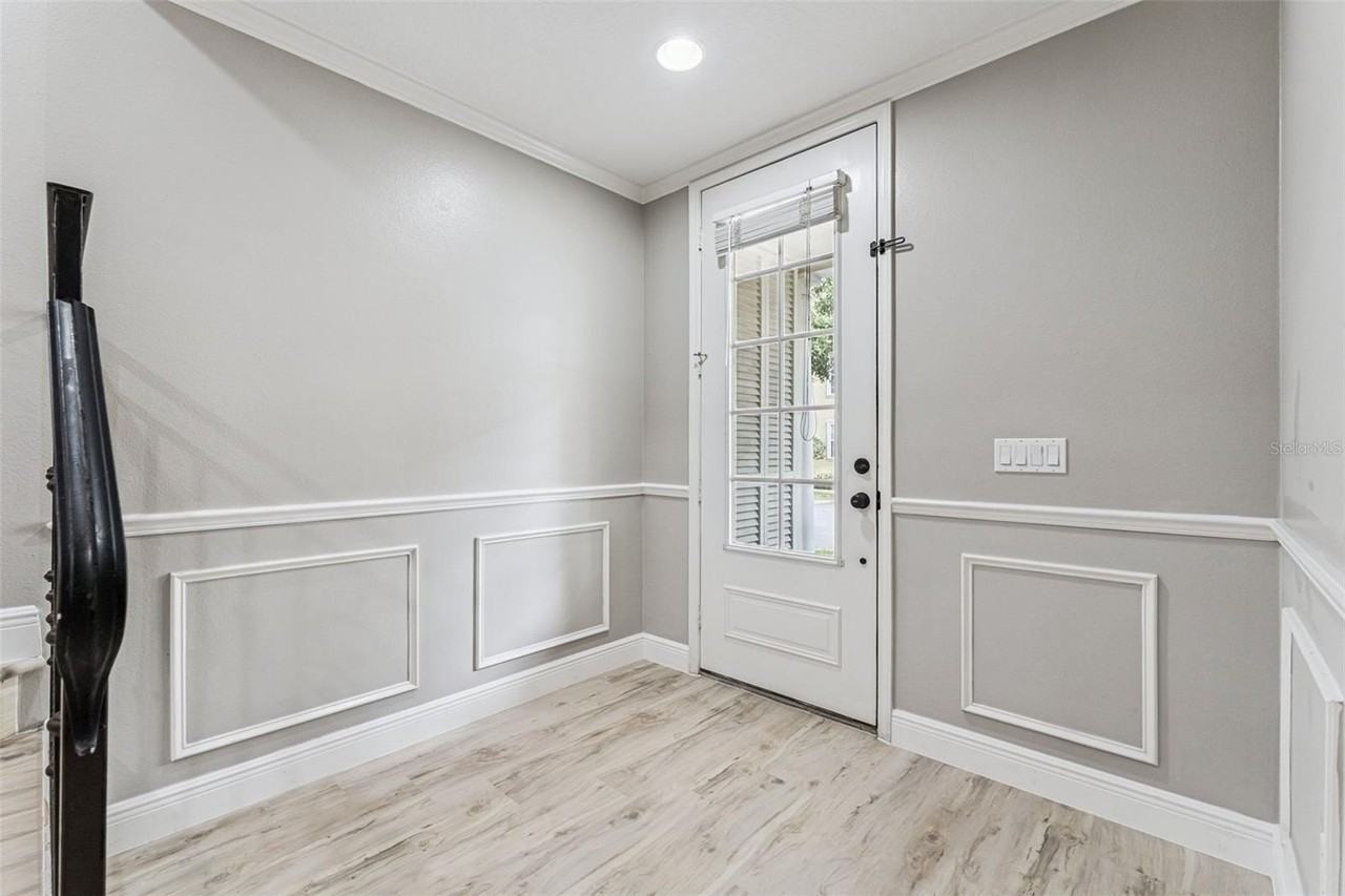 4571 Virginia Dr - Photo 5 of 37