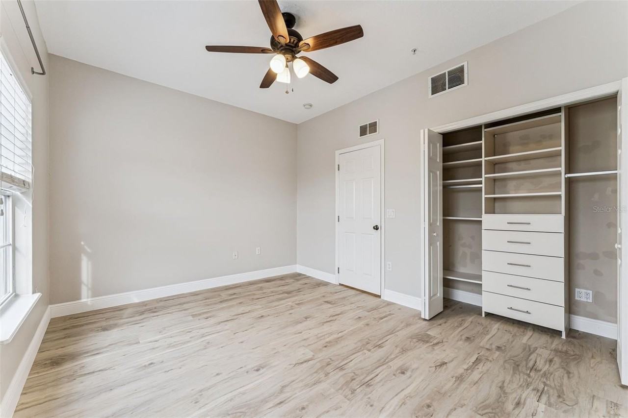 4571 Virginia Dr - Photo 6 of 37