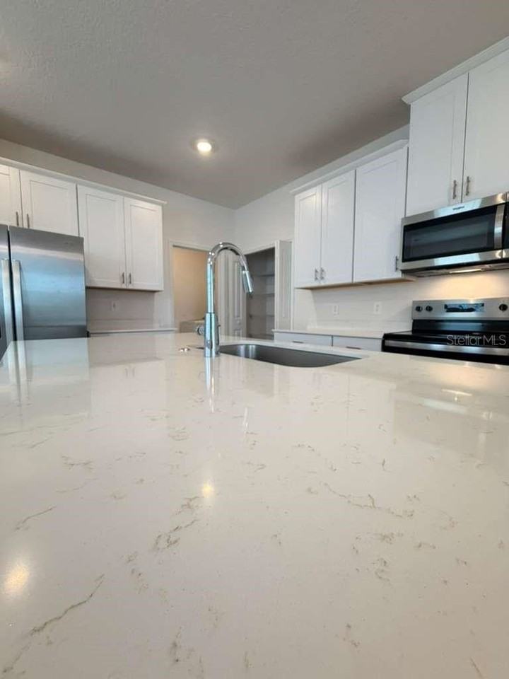 2265 Hen Rd - Photo 7 of 36