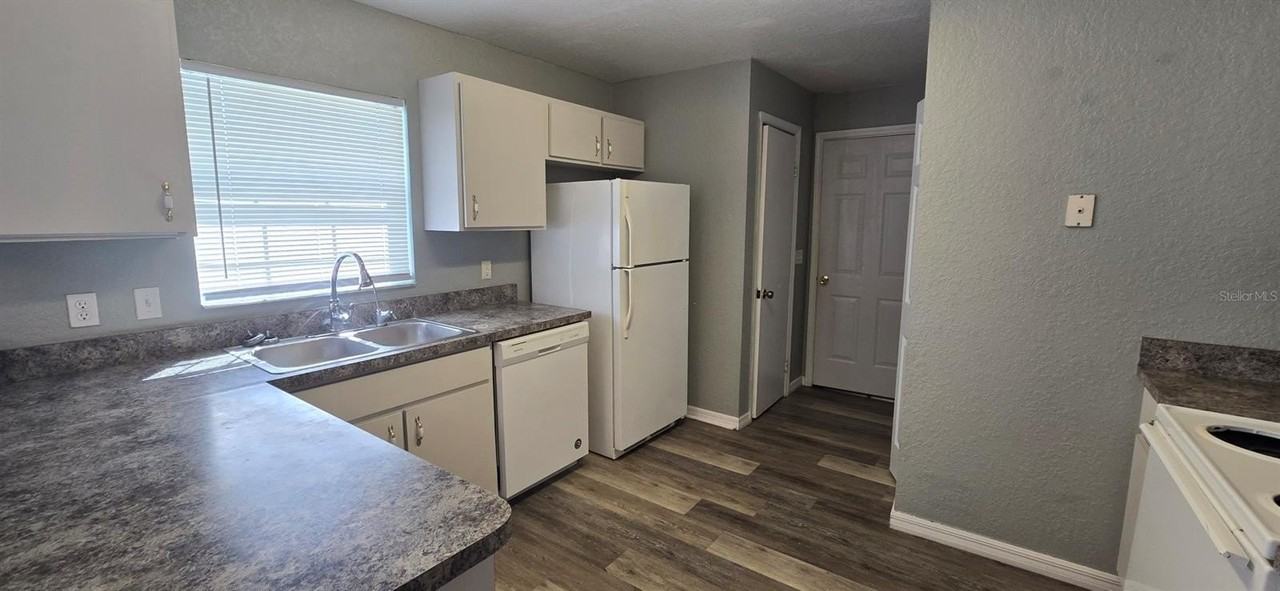 5496 Nw 57th Ave - Photo 3 of 13