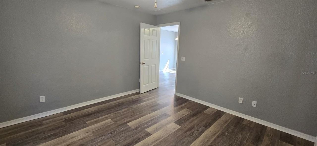 5496 Nw 57th Ave - Photo 5 of 13