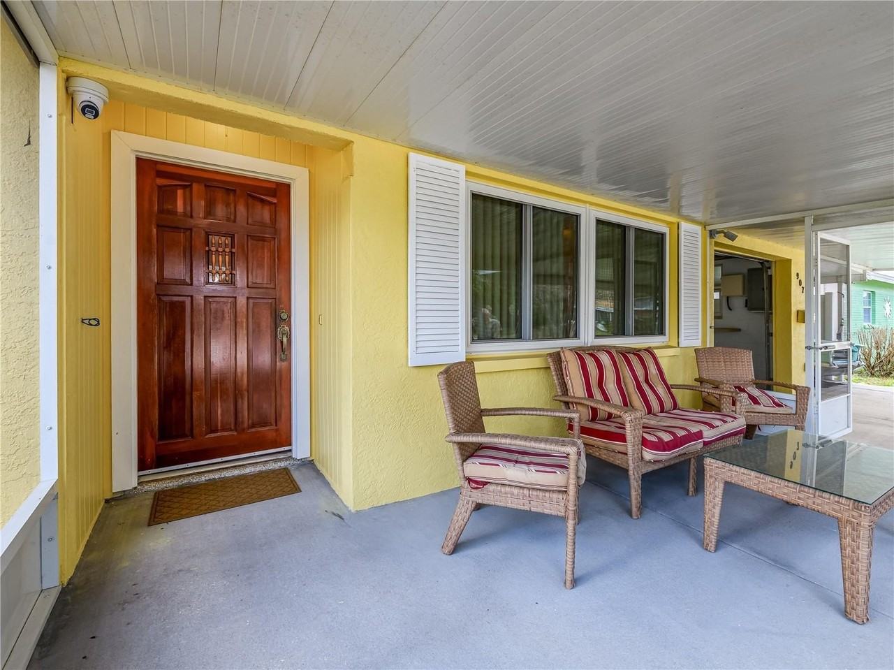 907 Hillside Ter - Photo 2 of 35