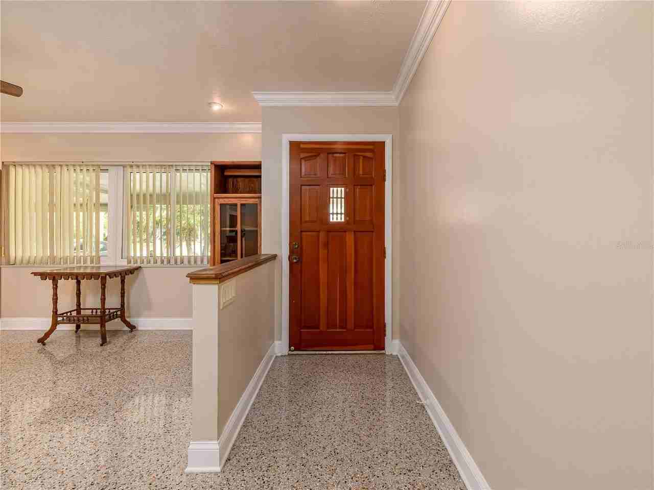 907 Hillside Ter - Photo 5 of 35