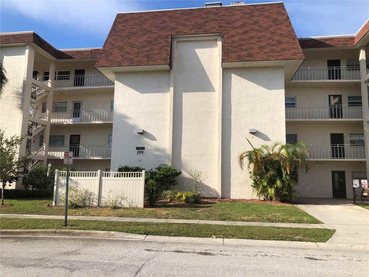 209 Ne Lincoln Cir N #406