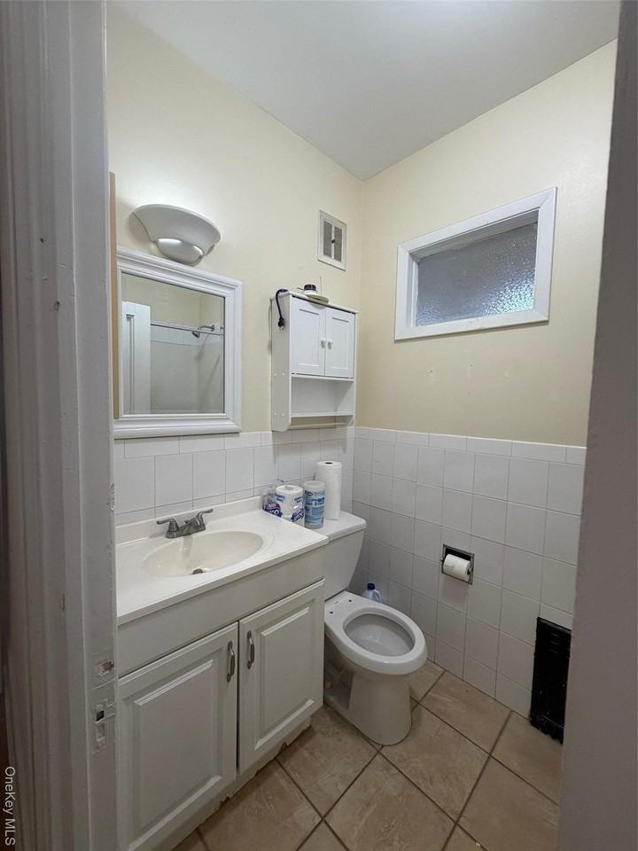 837 Post Rd Apt 1r - Photo 3 of 9