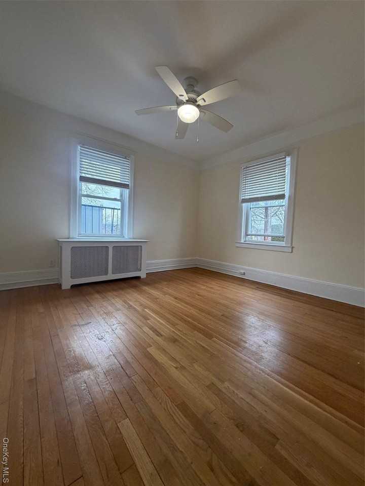 837 Post Rd Apt 1r - Photo 4 of 9