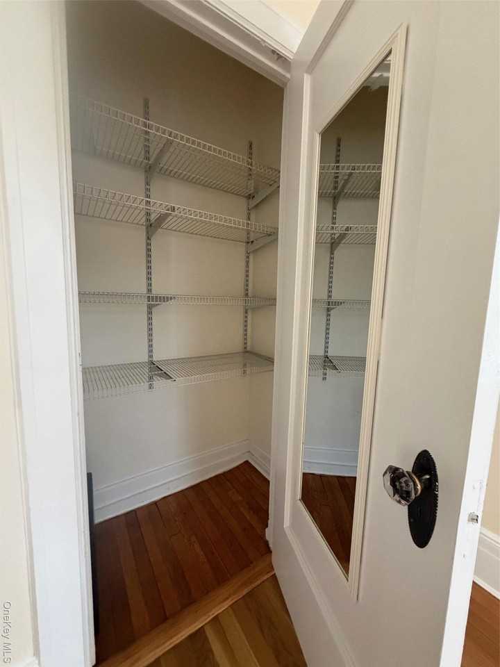 837 Post Rd Apt 1r - Photo 7 of 9