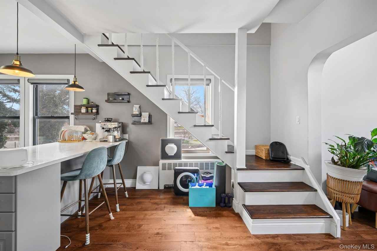 6017 172nd St - Photo 4 of 18