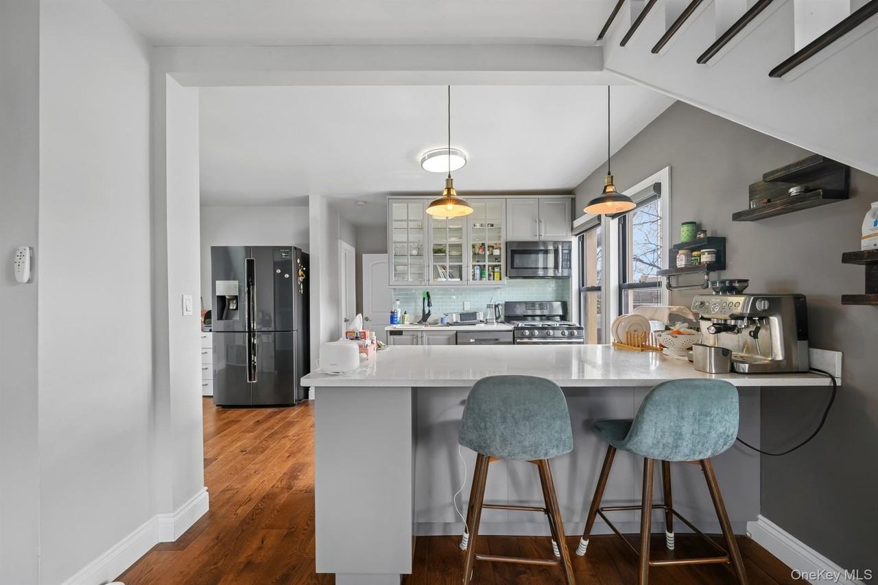 6017 172nd St - Photo 5 of 18