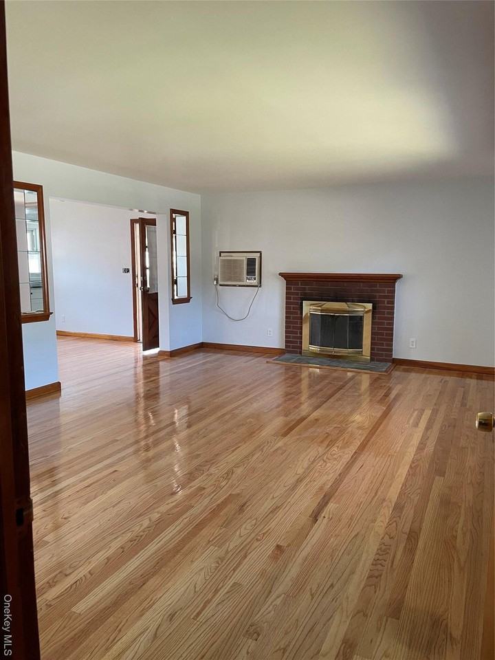 26 Nassau Ave 1st Fl - Photo 3 of 10