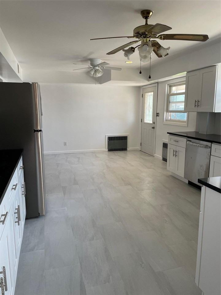 26 Nassau Ave 1st Fl - Photo 6 of 10