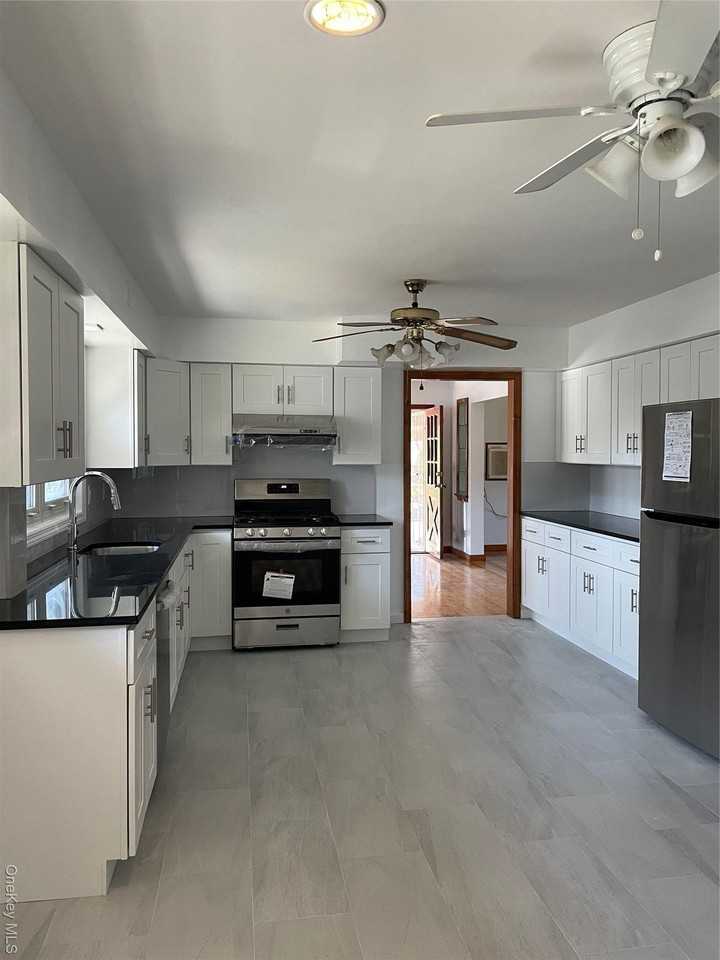 26 Nassau Ave 1st Fl - Photo 7 of 10