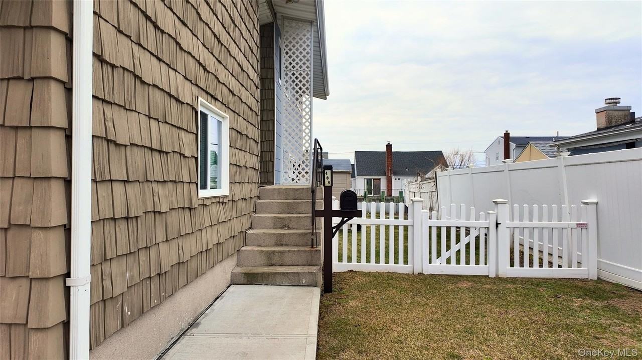 468 Nassau Ave - Photo 2 of 12