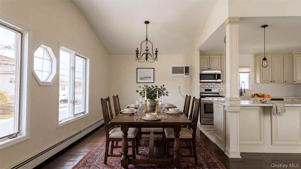 468 Nassau Ave - Photo 3 of 12