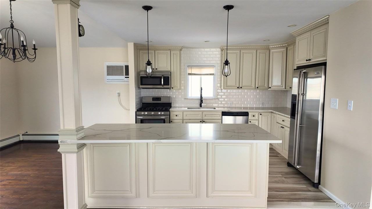 468 Nassau Ave - Photo 6 of 12