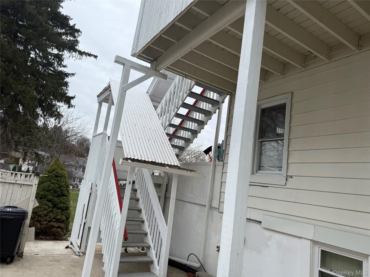 102 S John St - Photo 2 of 21