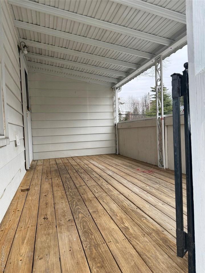 102 S John St - Photo 3 of 21