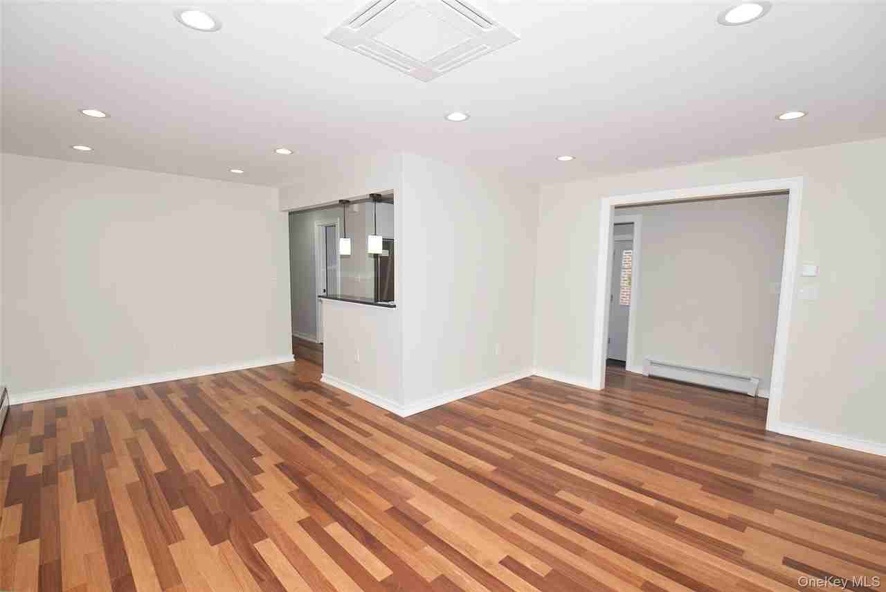 8616 262nd St - Photo 4 of 25