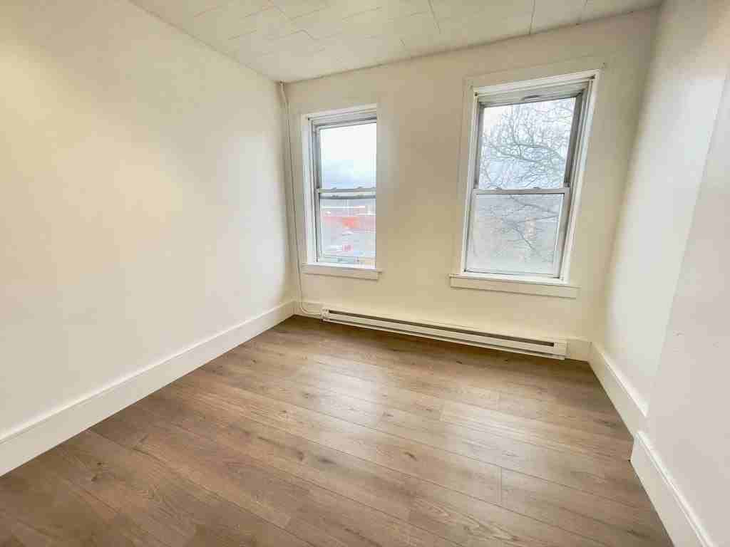 650 High St Apt 3 - Photo 4 of 8