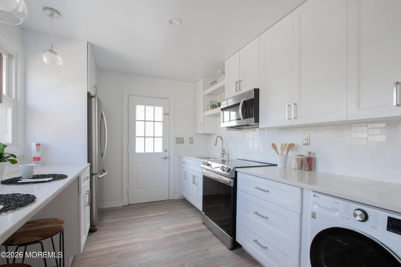 78 Shore Blvd Unit A - Photo 2 of 20