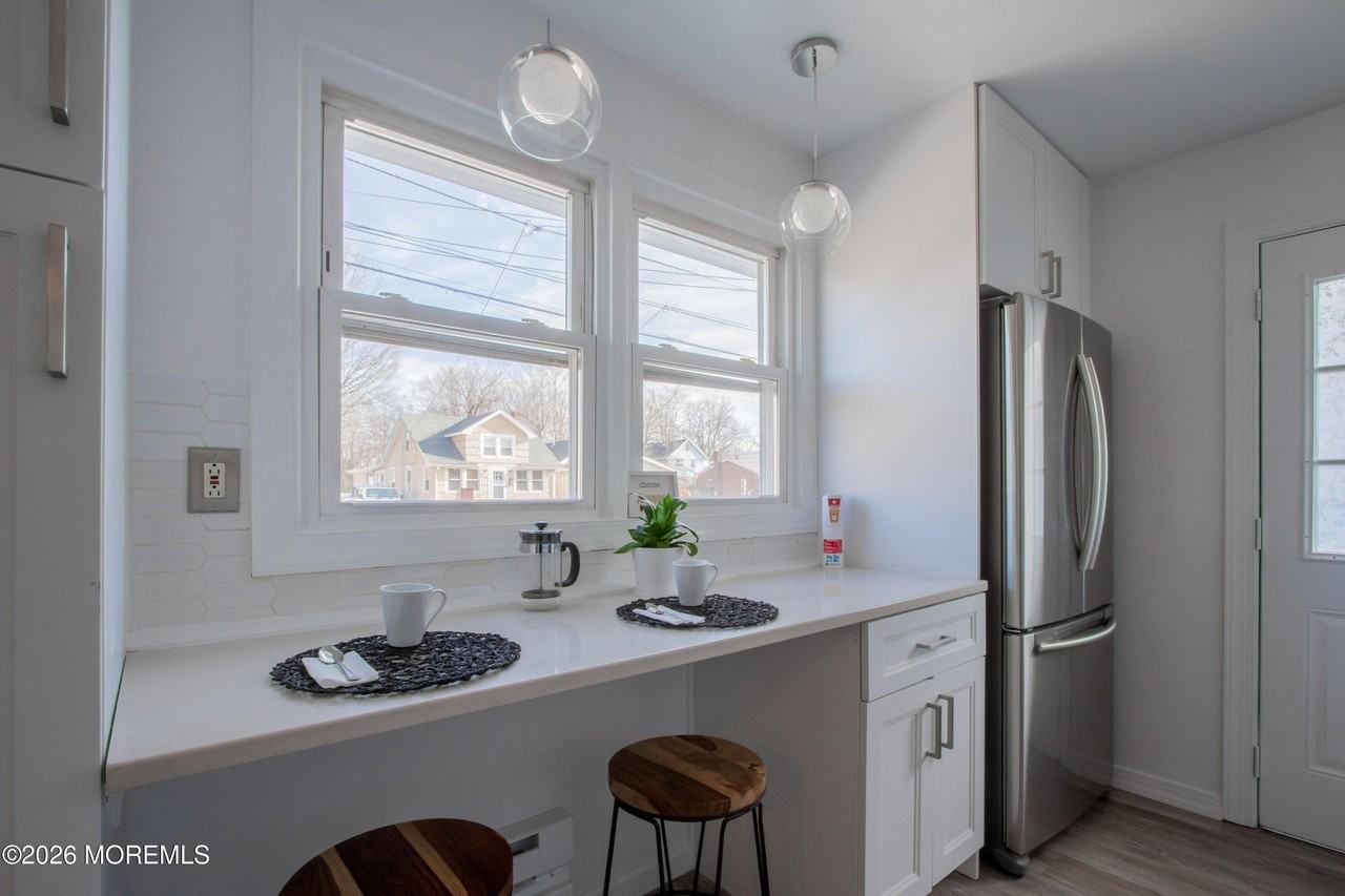 78 Shore Blvd Unit A - Photo 3 of 20