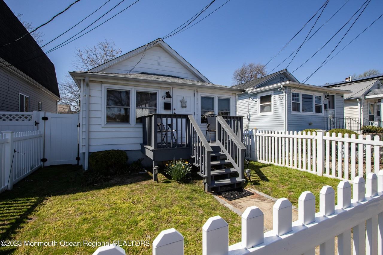 51 Ocean Ave - Photo 2 of 29