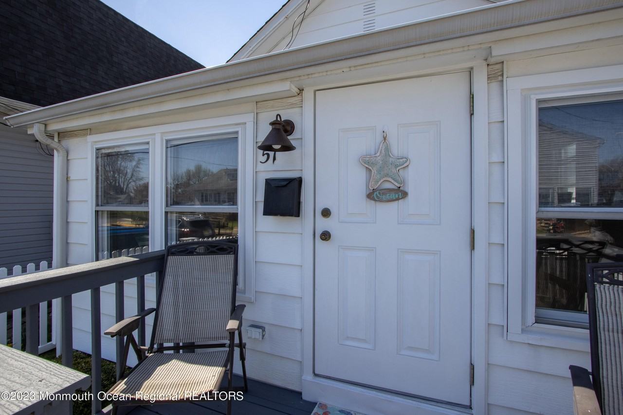 51 Ocean Ave - Photo 3 of 29