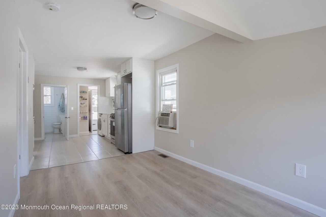 51 Ocean Ave - Photo 4 of 29